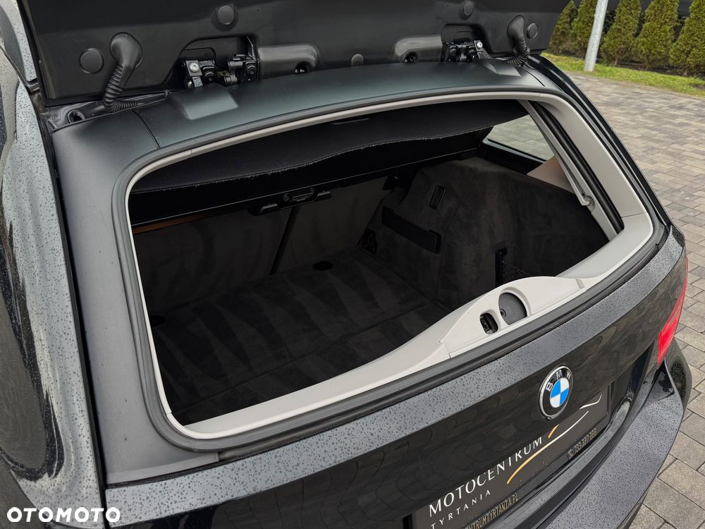 BMW Seria 3 318d Touring - 36