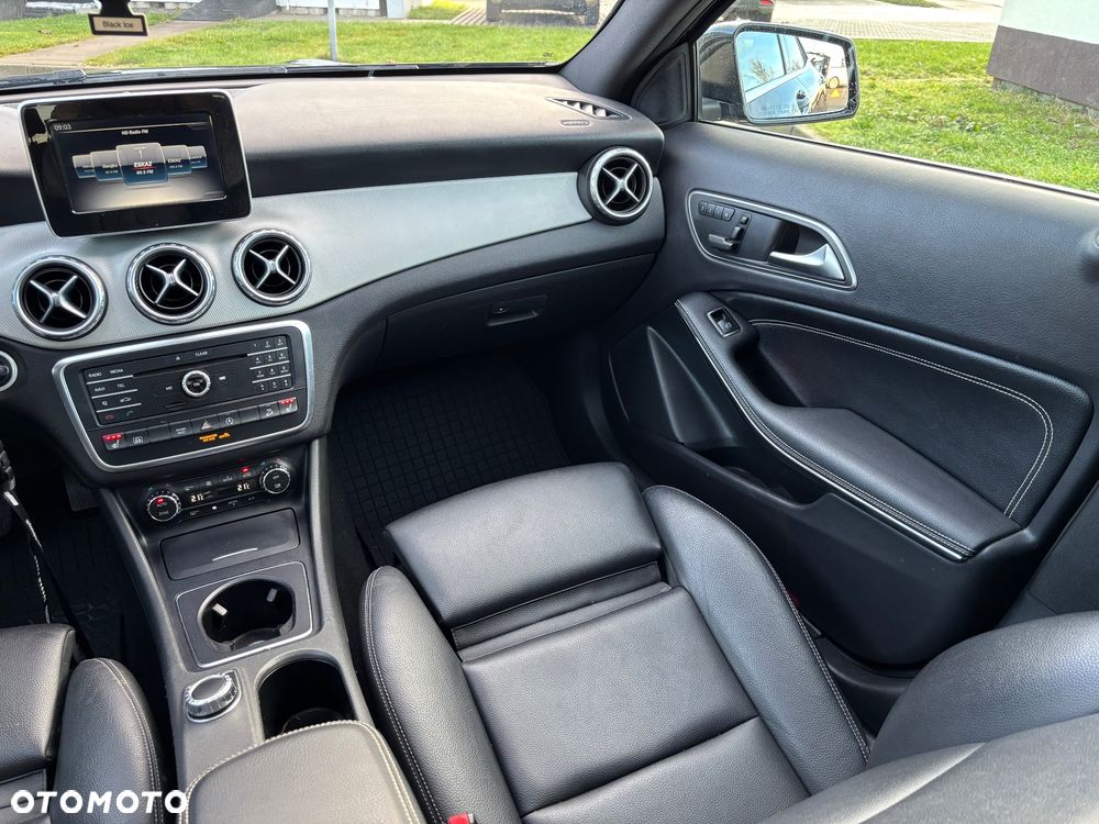 Mercedes-Benz GLA 250 4Matic 7G-DCT UrbanStyle Edition - 21