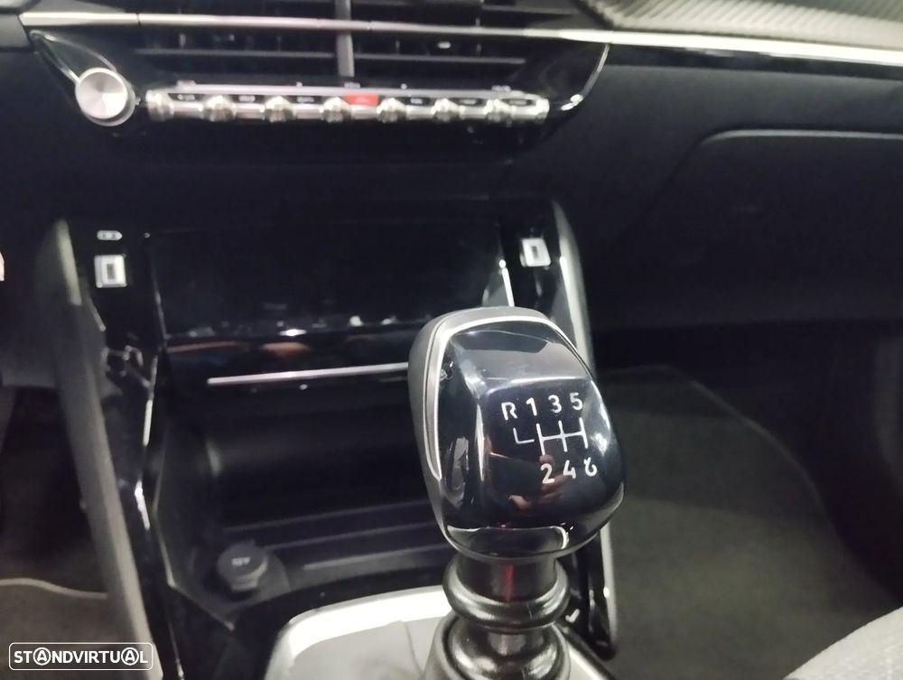 Peugeot 2008 1.2 PureTech Allure - 36