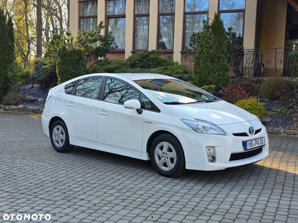 Toyota Prius (Hybrid) - 30