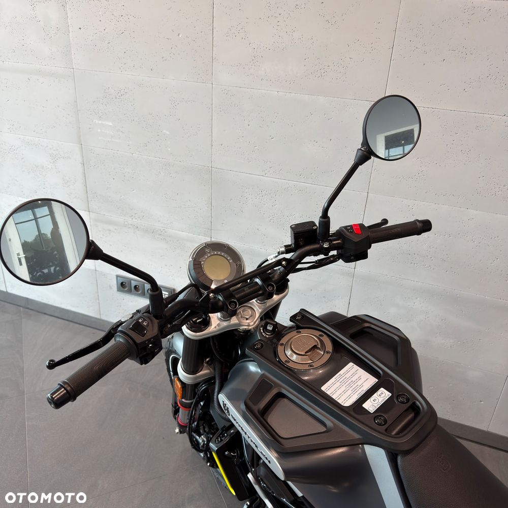 Husqvarna Svartpilen - 10