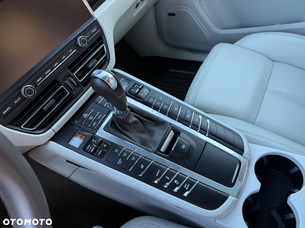 Porsche Macan - 11