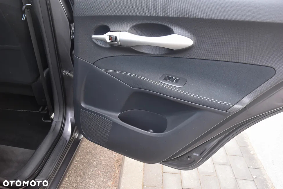 Toyota Auris 2.0 D-4D Prestige - 28