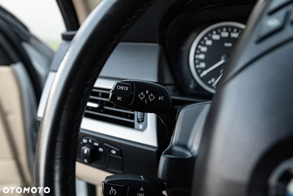 BMW Seria 5 525xi - 26