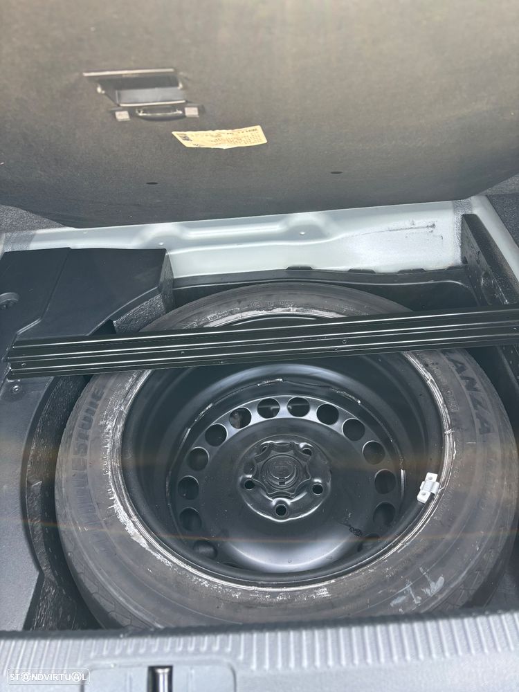 VW Passat 2.0 TDI Confortline - 24