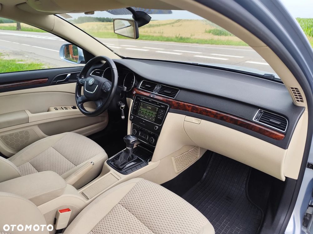 Skoda Superb 2.0 TDI Elegance DSG - 28