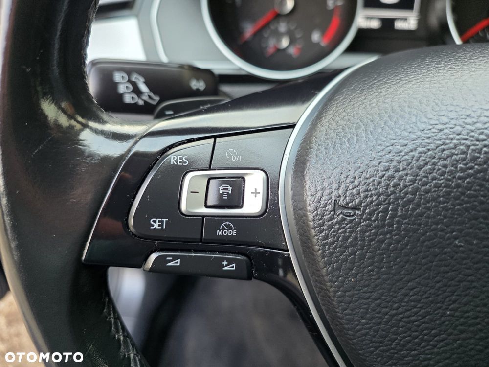 Volkswagen Passat Variant 2.0 TDI SCR DSG Comfortline - 18