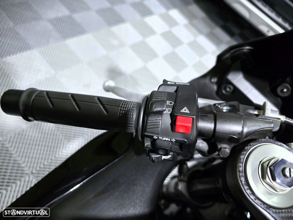 Honda CBR 1000 RR Fireblade - 16