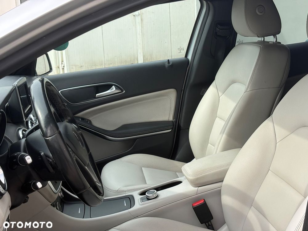 Mercedes-Benz GLA 200 (CDI) d 4Matic 7G-DCT AMG Line - 14