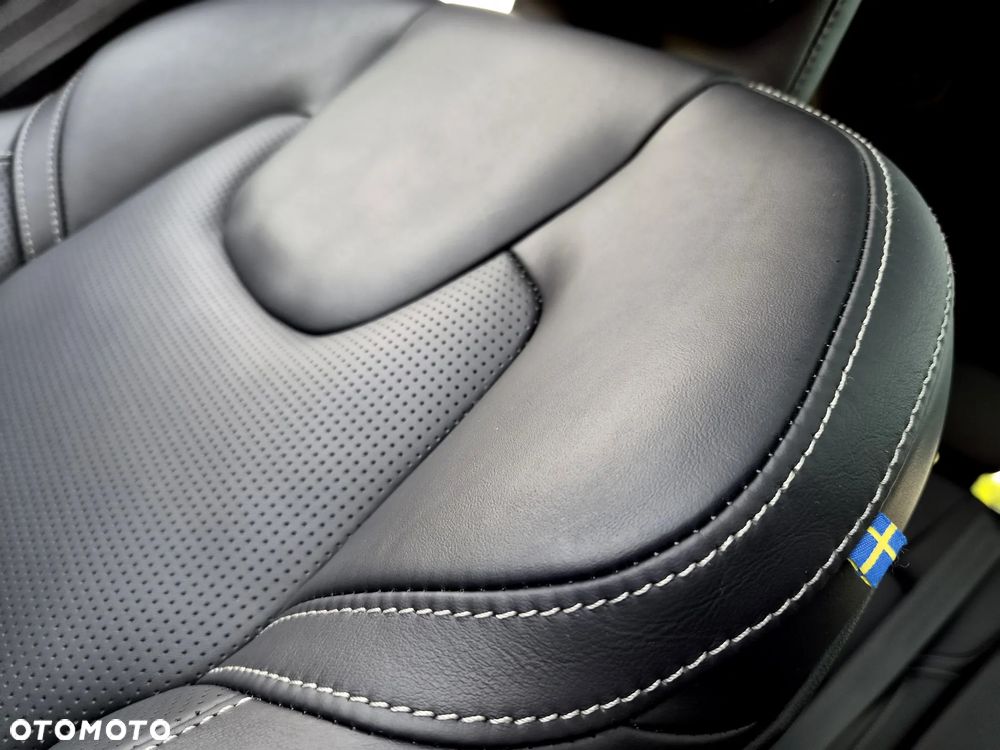 Volvo XC 60 T6 Plug-In Hybrid AWD Plus Black Edition - 27