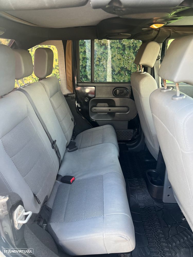 Jeep Wrangler Unlimited - 16