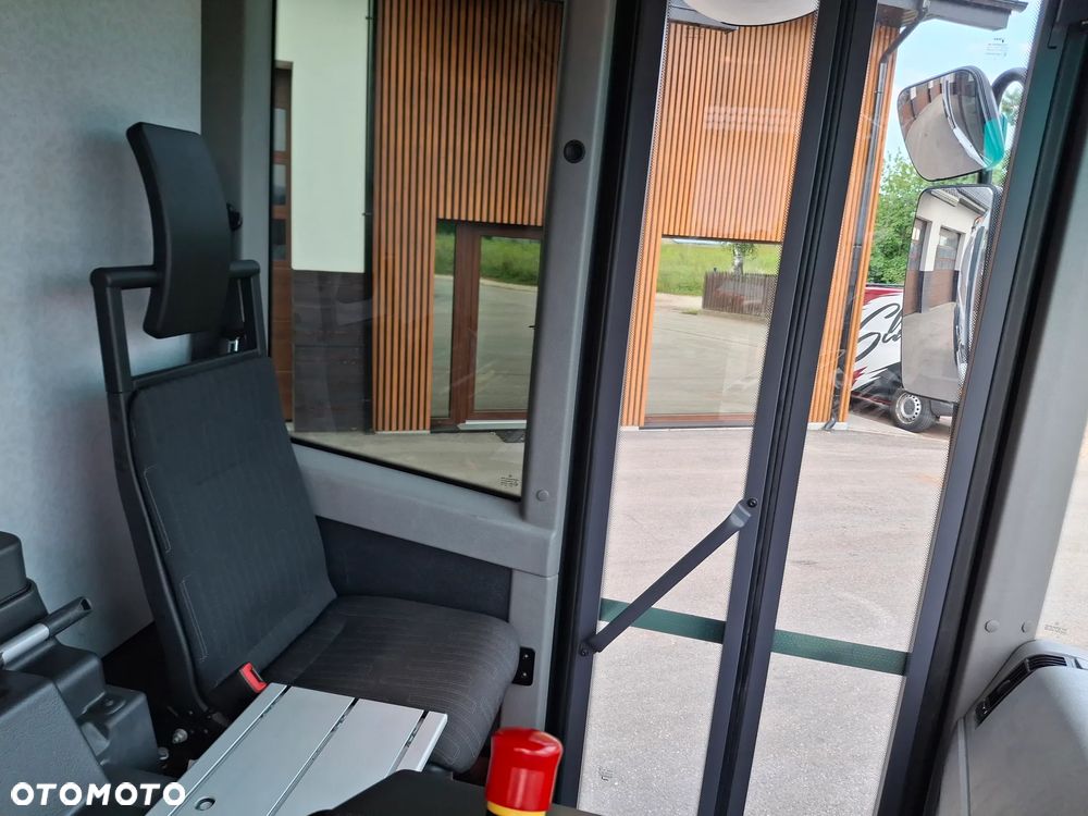 Mercedes-Benz Econic 1827 Zamiatarka FAUN Viajet EURO 6 PM10 Dodatkowy Silnik W Zabudowie Dodatkowa Szczotka Odchwaszczarka Dodatkowy Zbiornik Wody Rura do Liści Studzienek Samochód Jak Nowy 860 km Przebiegu 2023 Rok Zamiatarka Uliczna - 33