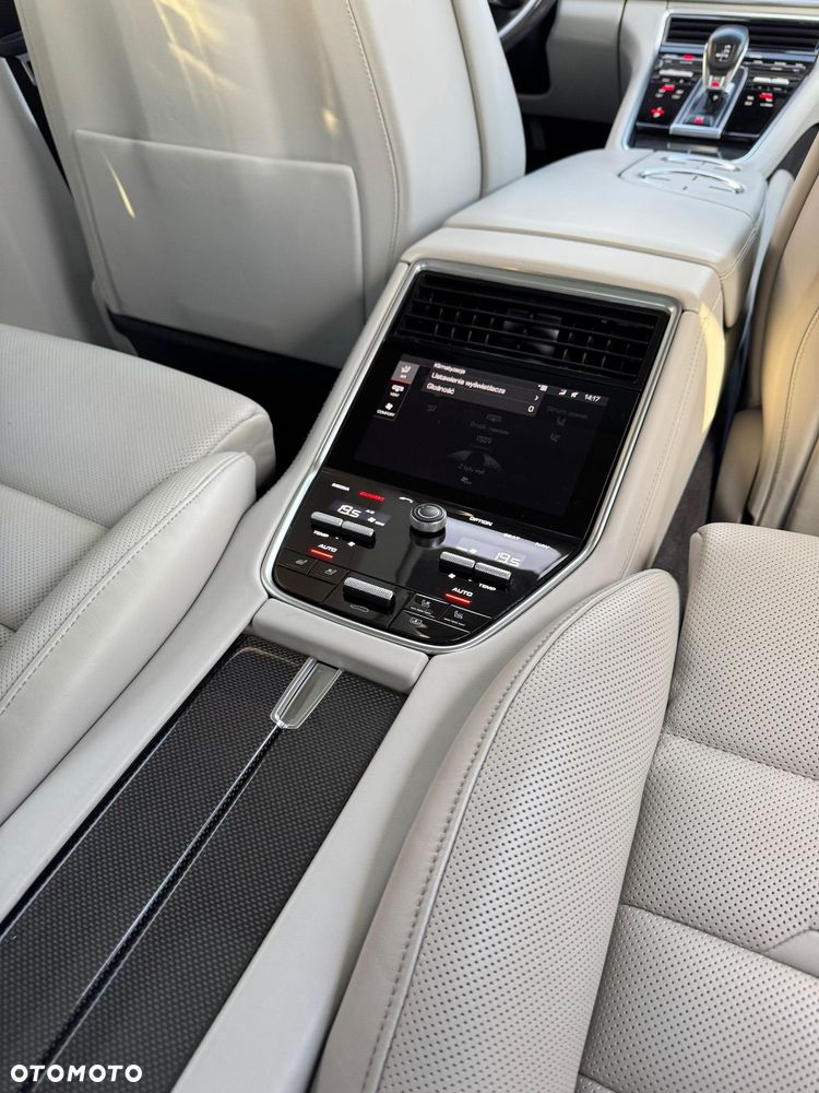 Porsche Panamera Turbo - 27