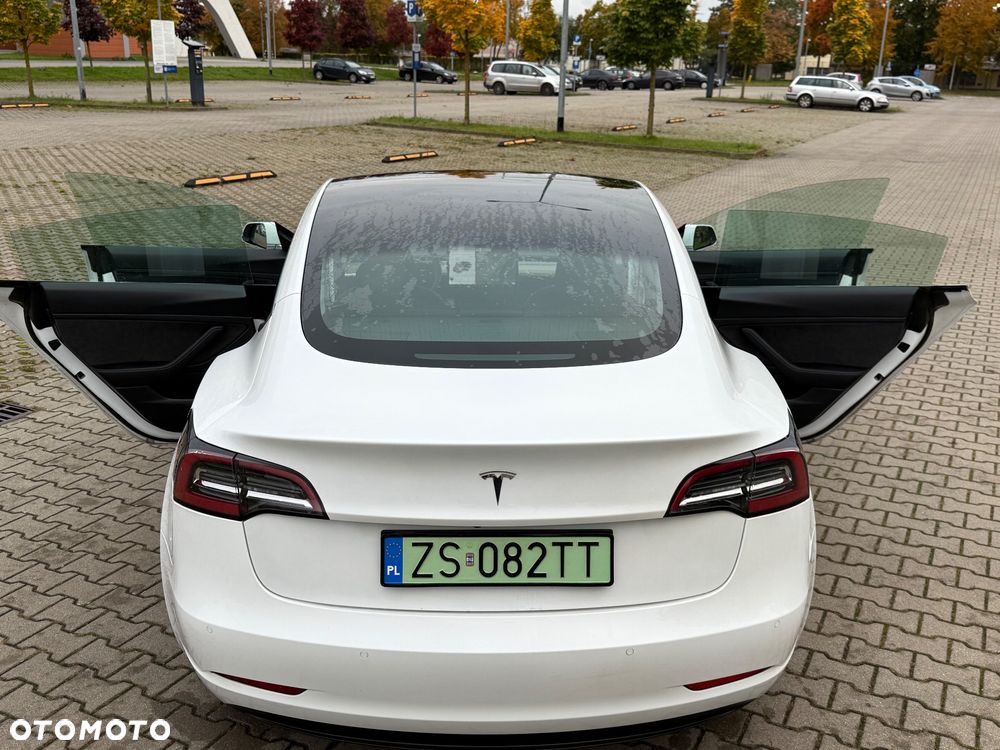Tesla Model 3 Standard Range Plus - 32