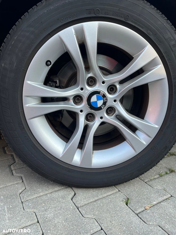 BMW Seria 3 318i Touring - 26