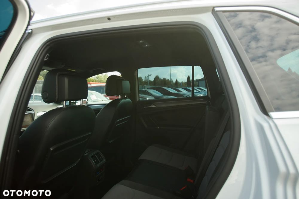 Volkswagen Tiguan 2.0 TDI SCR 4MotION DSG R-Line - 24