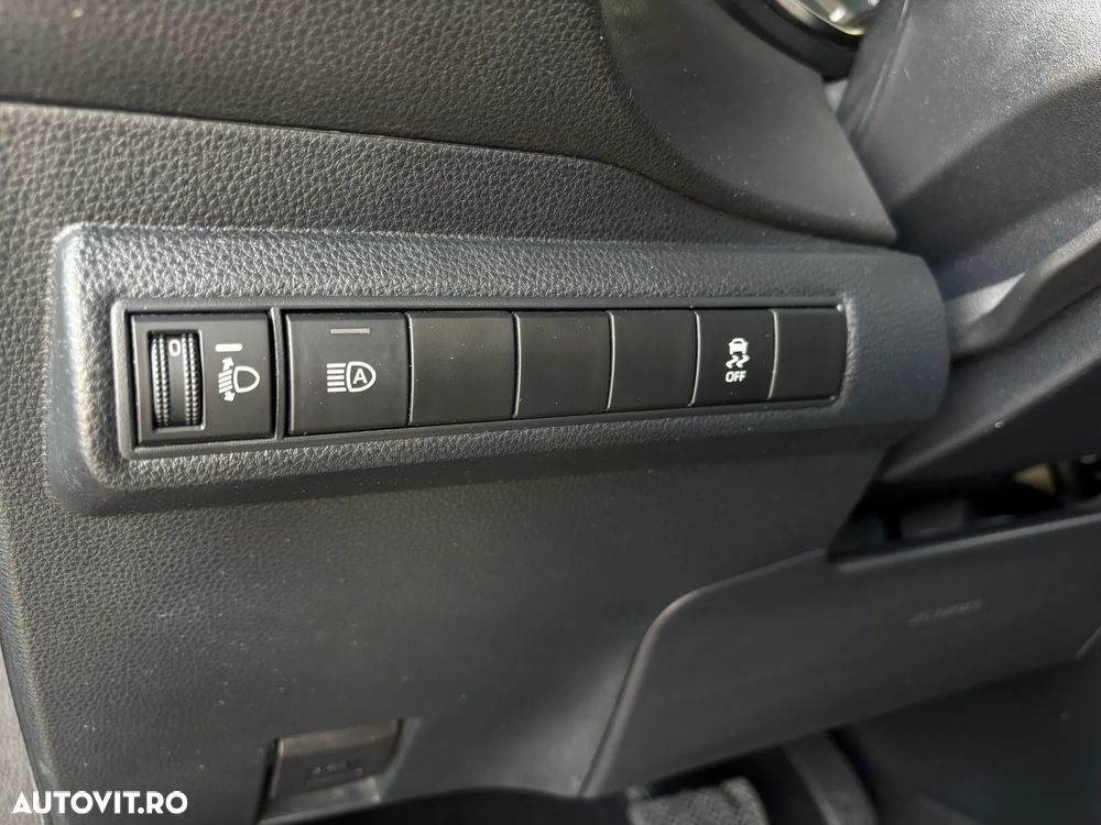 Toyota Corolla 1.8 HSD Business - 28