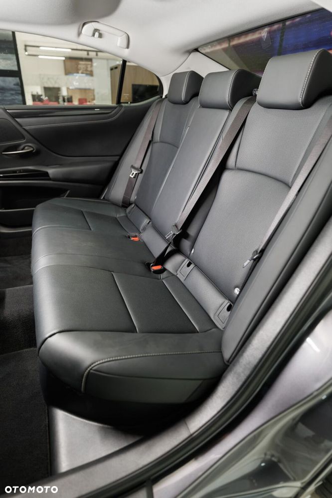 Lexus ES 300h Business Edition - 18