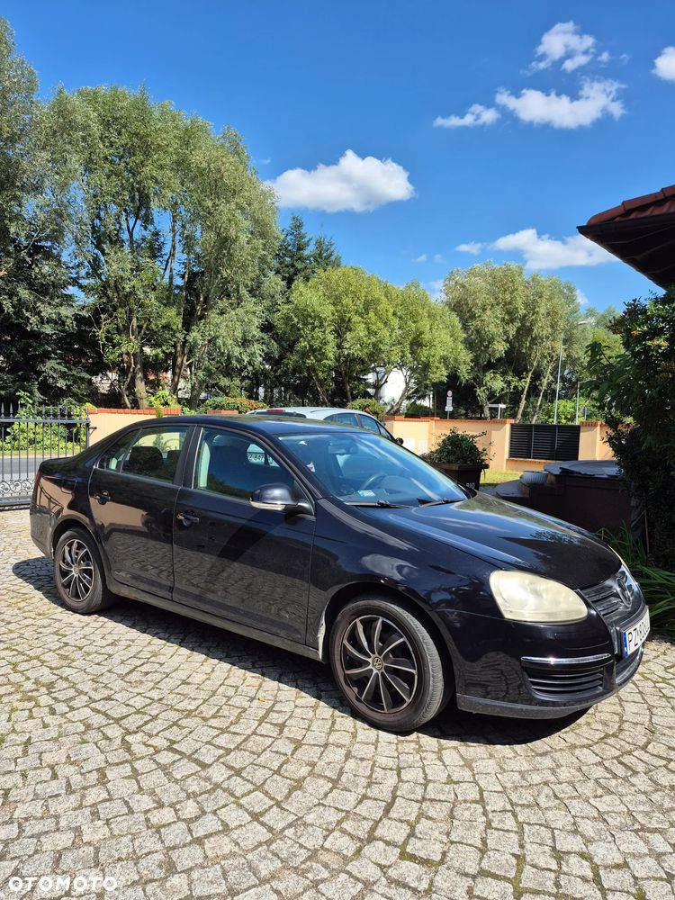 Volkswagen Jetta - 1