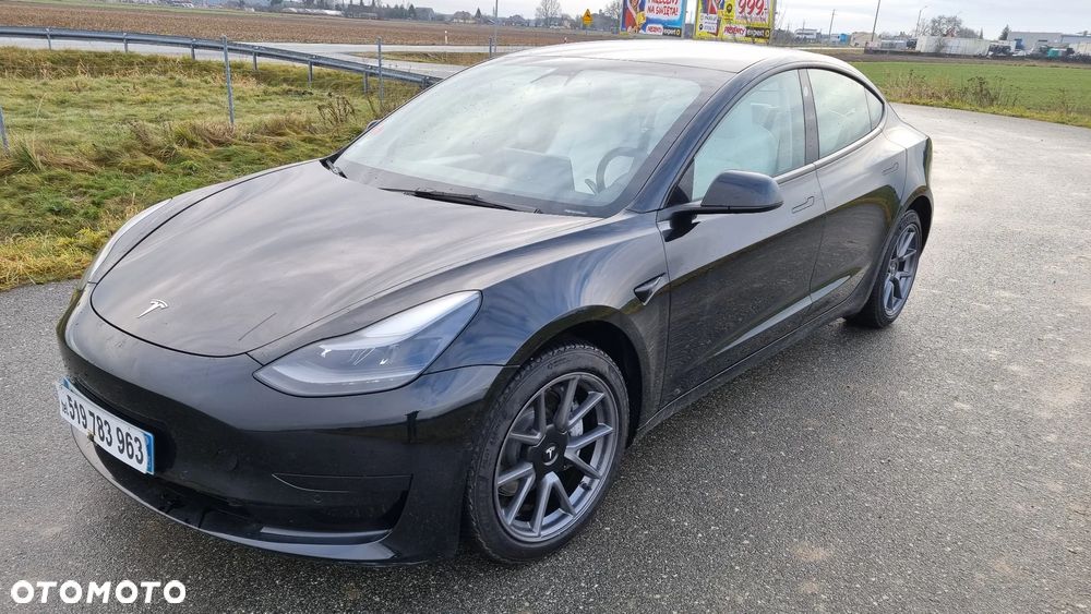 Tesla Model 3 - 4