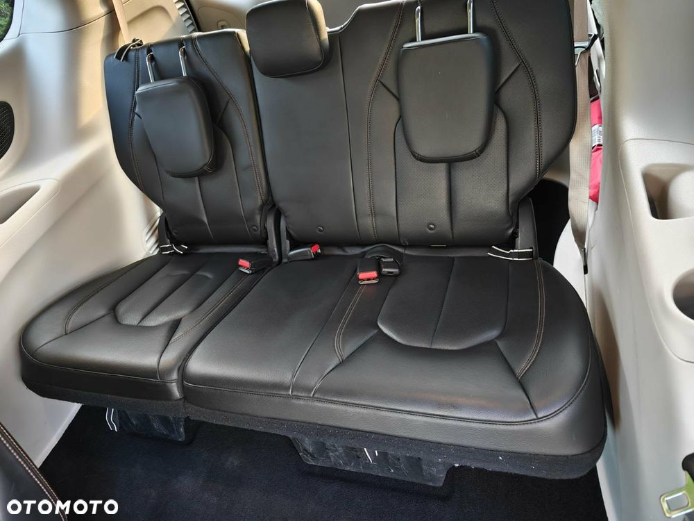 Chrysler Pacifica - 15