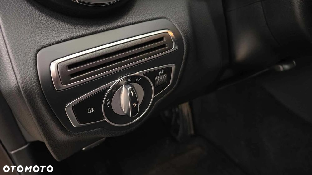 Mercedes-Benz Klasa C 220 d 4Matic T 9G-TRONIC Avantgarde - 15