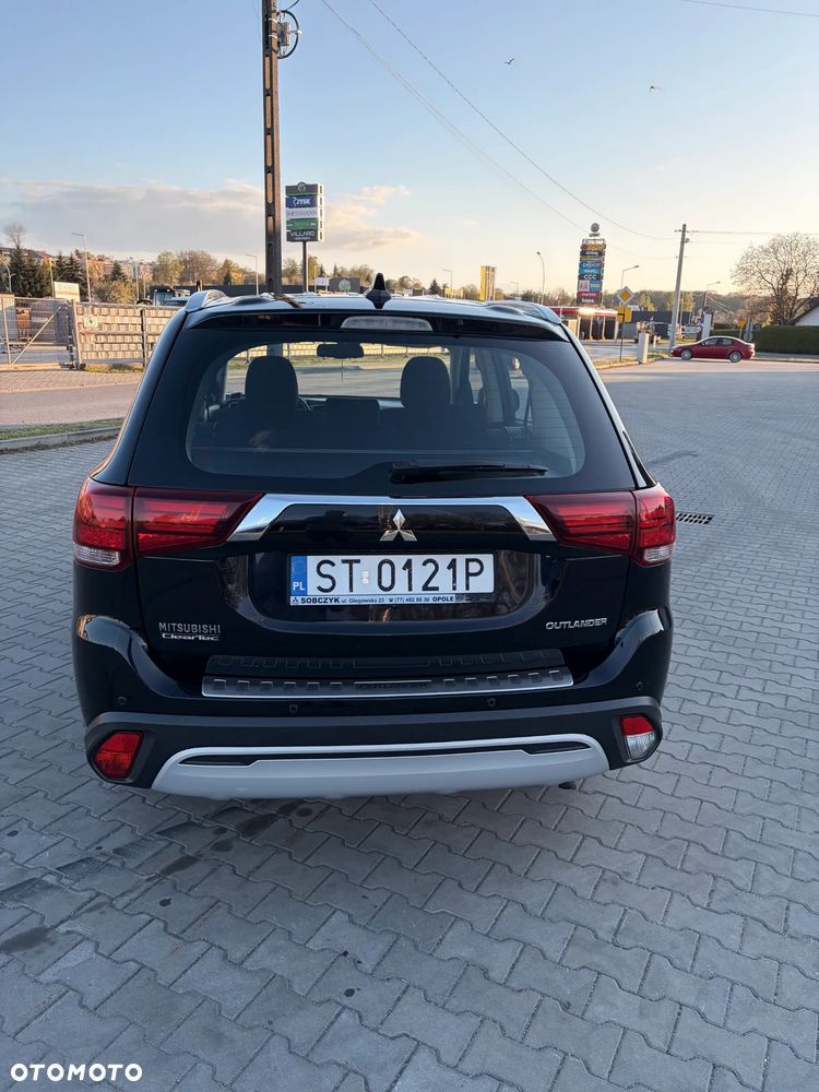 Mitsubishi Outlander 2.0 Invite + 2WD - 7