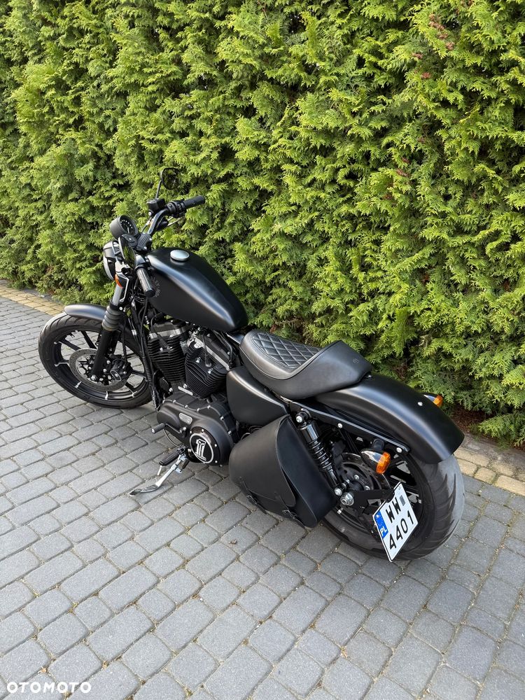 Harley-Davidson Sportster Iron 883 - 2