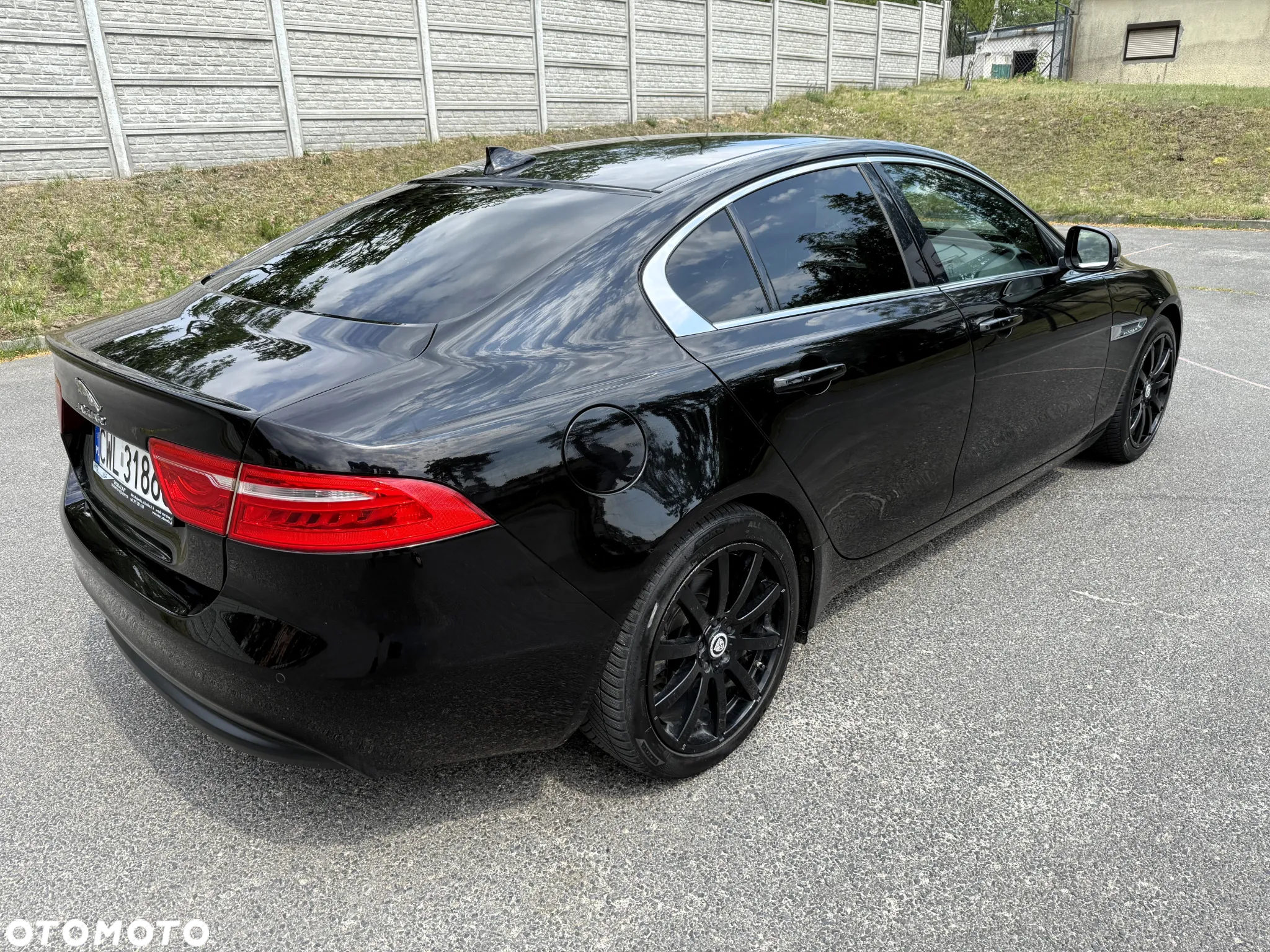 Jaguar XE 2.0 D Portfolio - 5