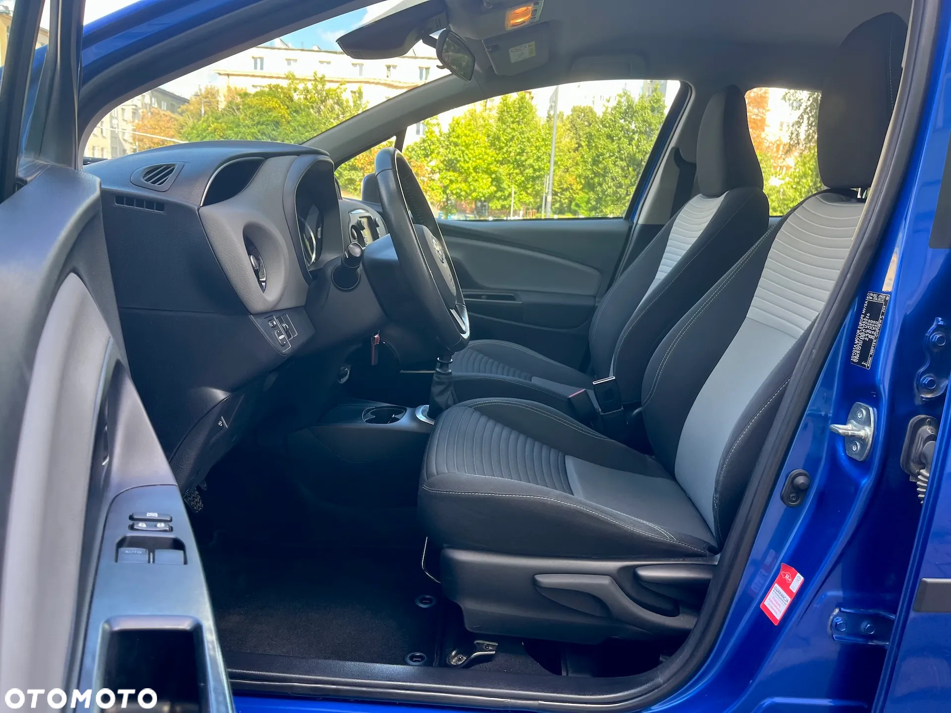 Toyota Yaris 1.5 Premium - 11