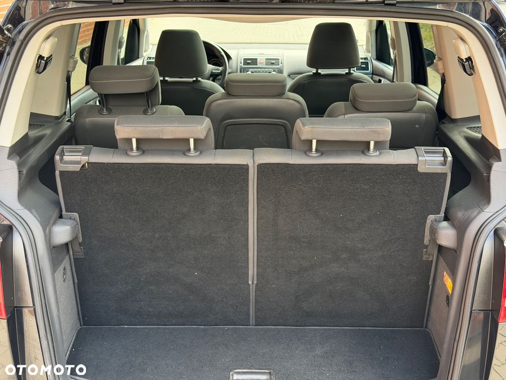 Volkswagen Touran 2.0 TDI DPF BlueMotion Technology MATCH - 13