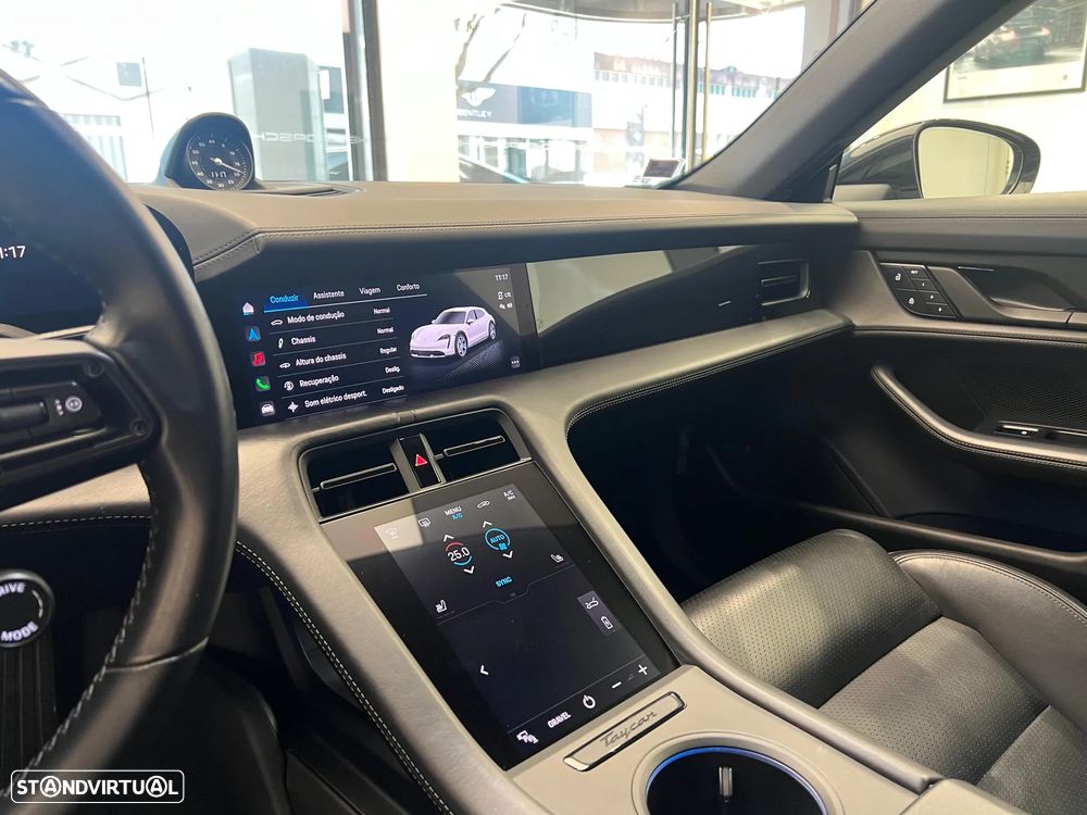 Porsche Taycan Cross Turismo 4 - 20