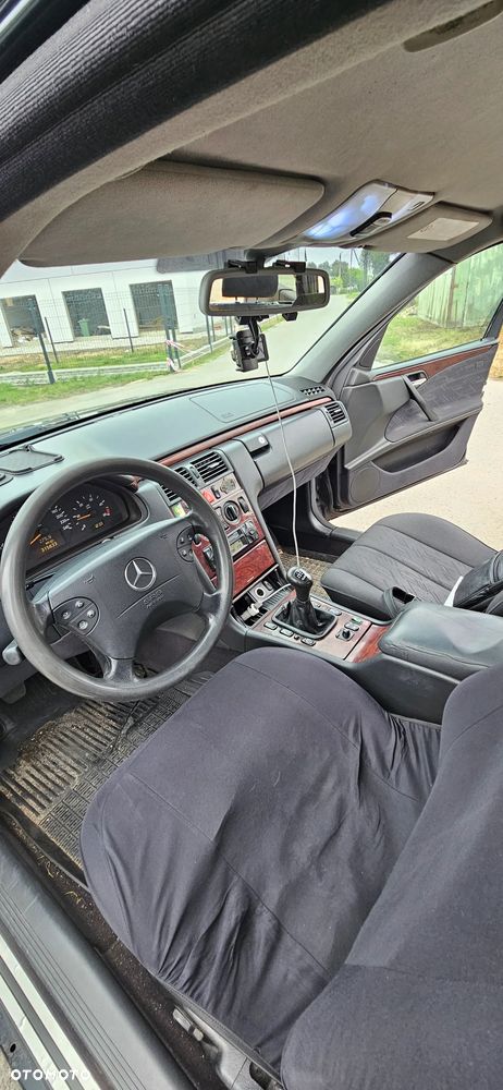 Mercedes-Benz Klasa E 220 T CDI Classic - 15