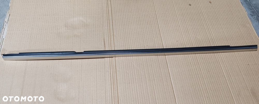 Listwa zgarniająca chrom prawa tył tylna Infiniti Q30 15-19 - 2