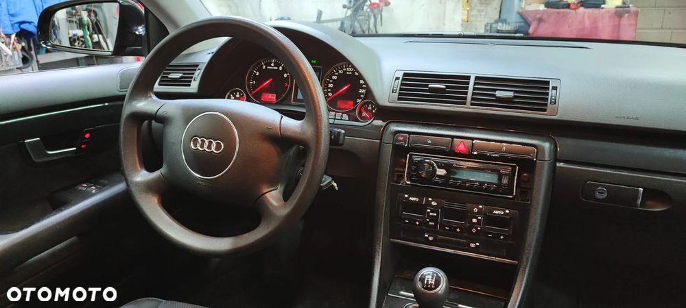 Audi A4 Limousine 1.6 - 12