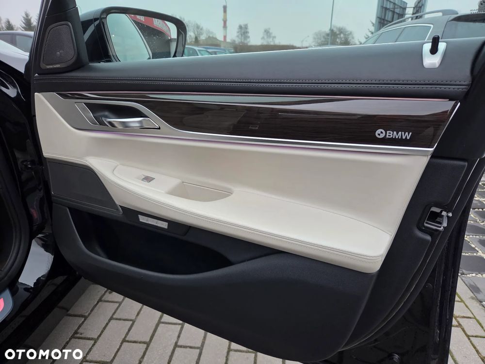 BMW Seria 7 740d xDrive - 17