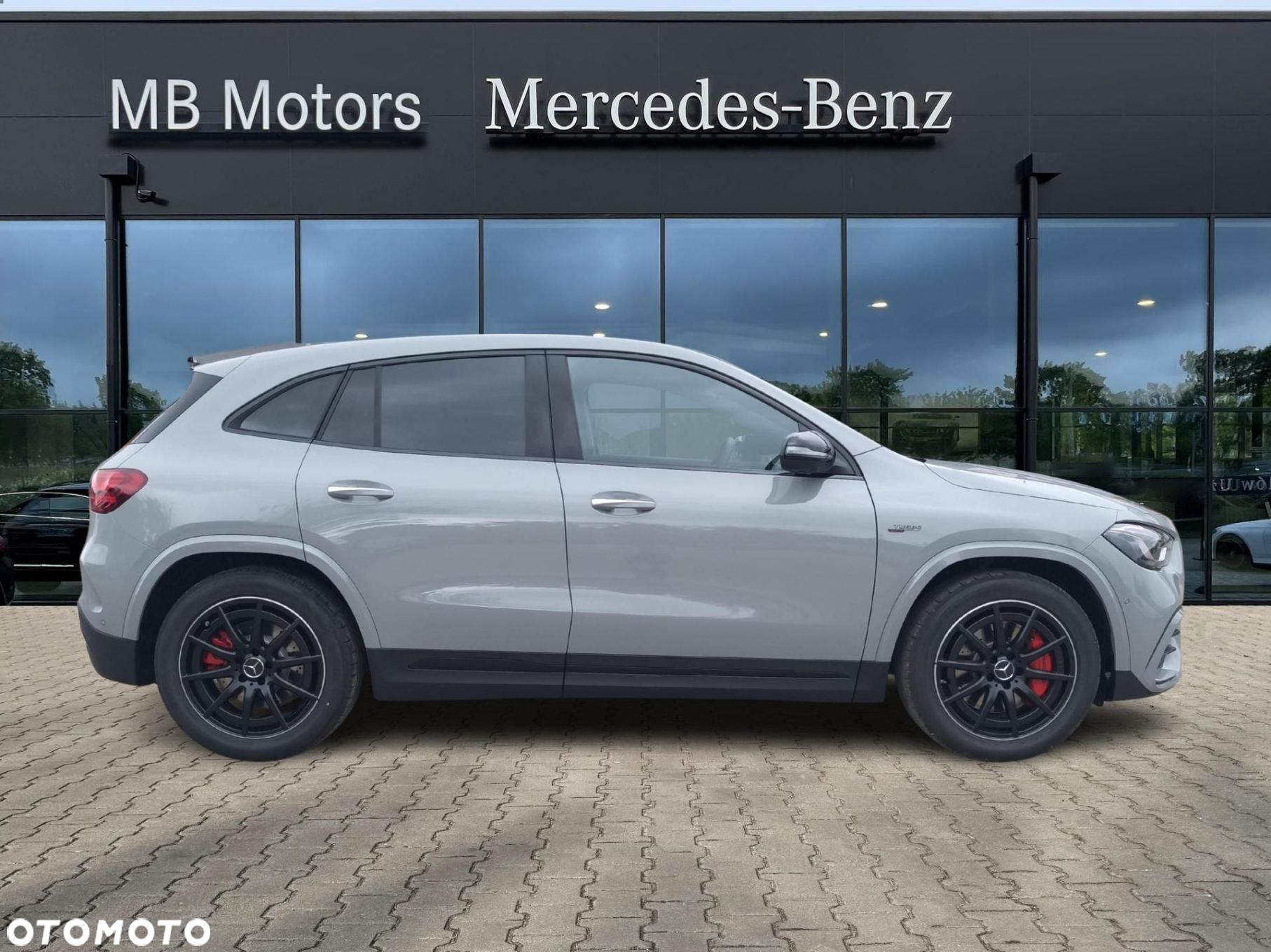 Mercedes-Benz GLA - 4