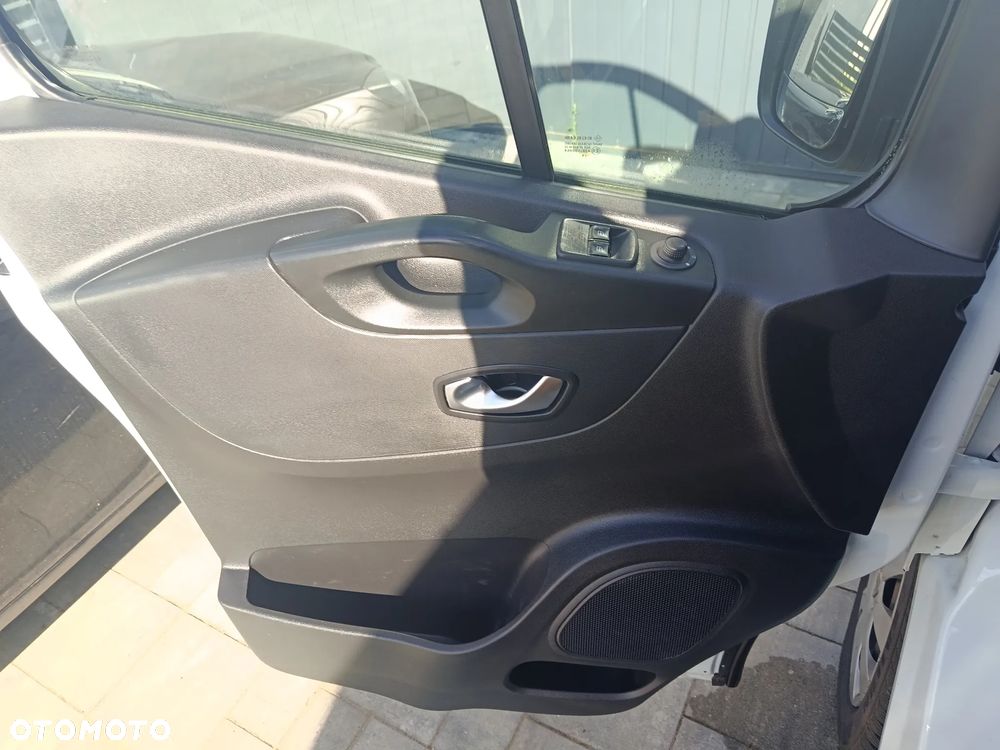 Renault TRAFIC - 11