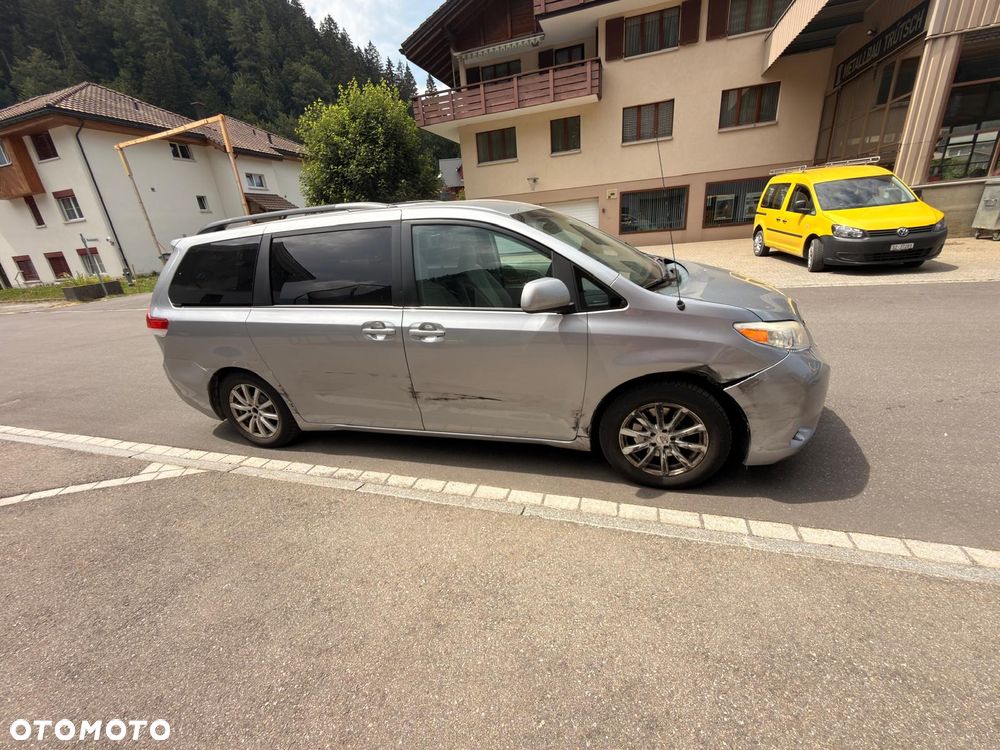 Toyota Sienna 3.5 LE AWD - 4