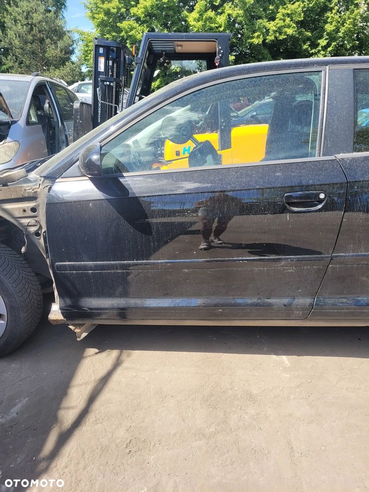 Drzwi kierowcy Audi A3 8p 3D Kod lakieru: LY9B - 1