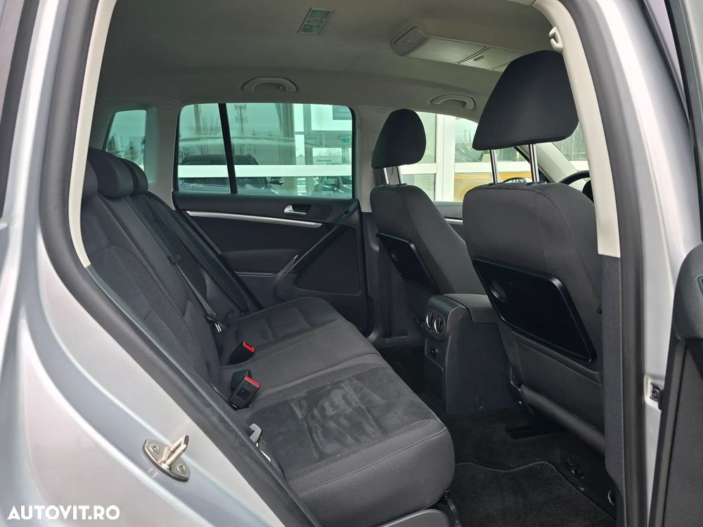 Volkswagen Tiguan - 12
