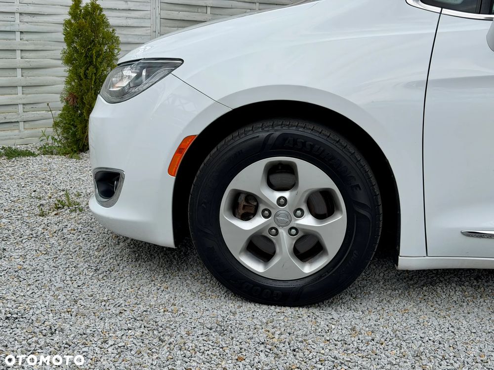 Chrysler Pacifica - 23