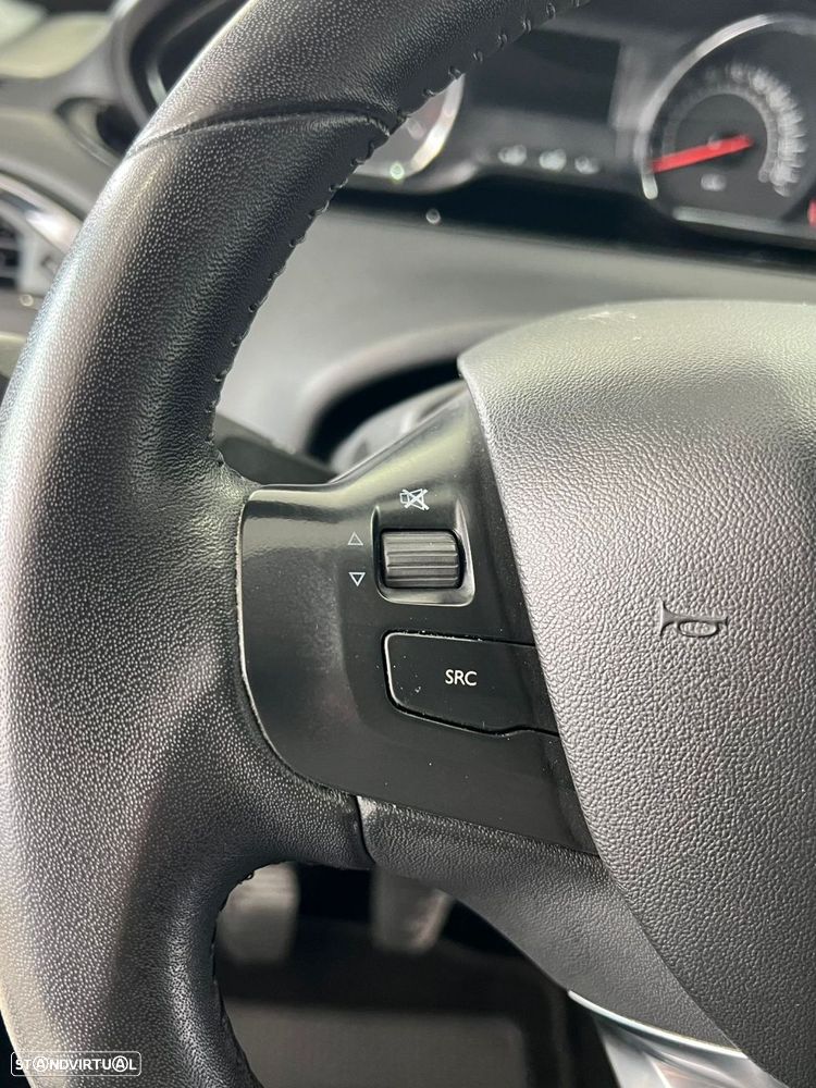 Peugeot 208 1.2 VTi SE Style - 9