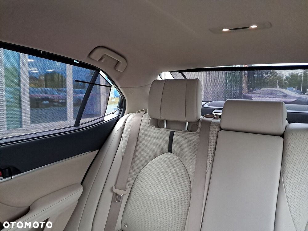 Toyota Camry 2.5 Hybrid Executive CVT - 18