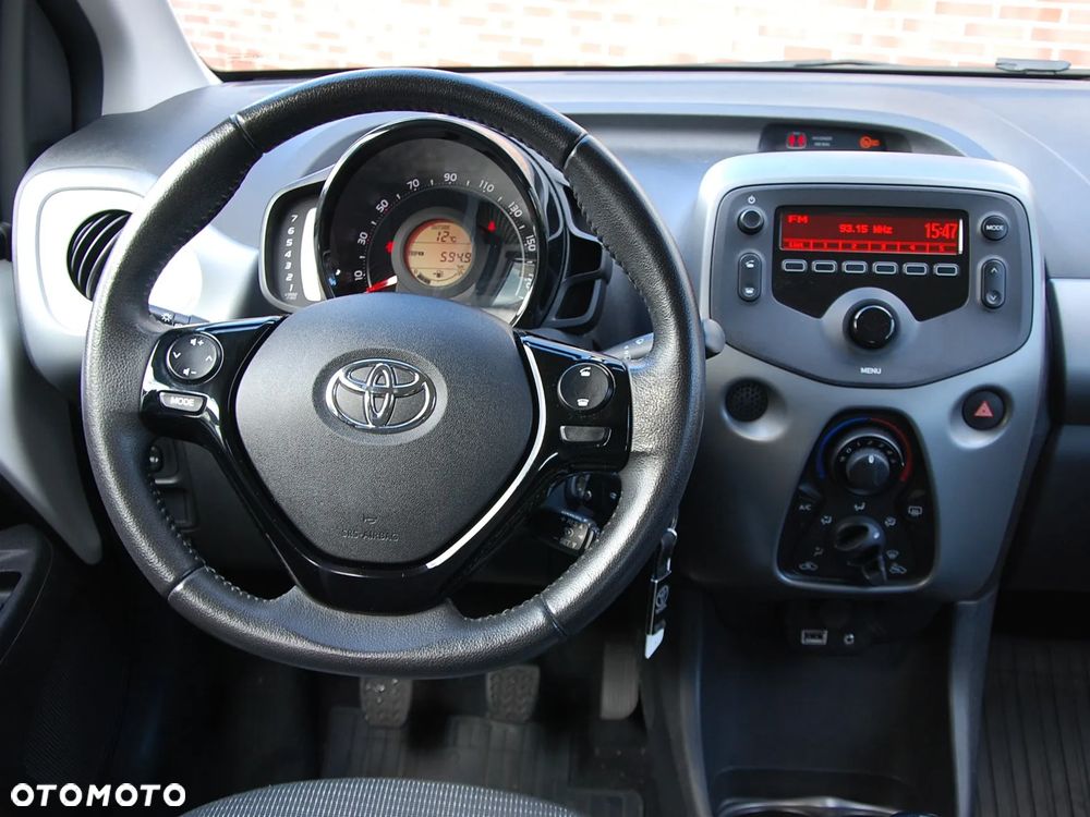 Toyota Aygo x-play - 24
