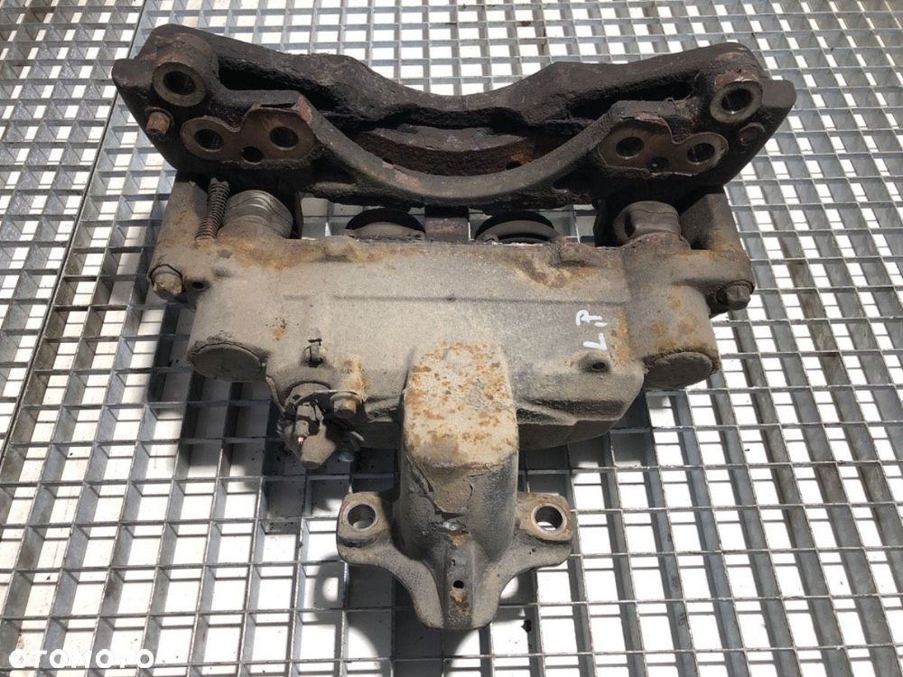 ZACISK LEWY PRZÓD  VOLVO FH II 2012 - 2022 500 368 kW [500 KM] 10x4/6 2017 68324882 - 5