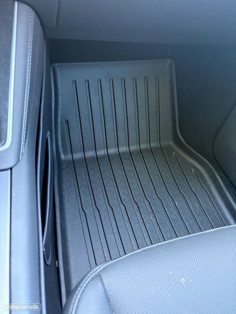 Tesla Model Y - 9