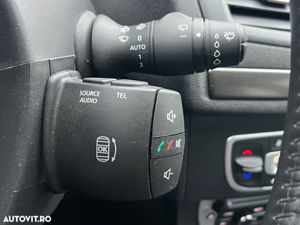 Renault Megane ENERGY TCe 130 Start & Stop Paris - 9