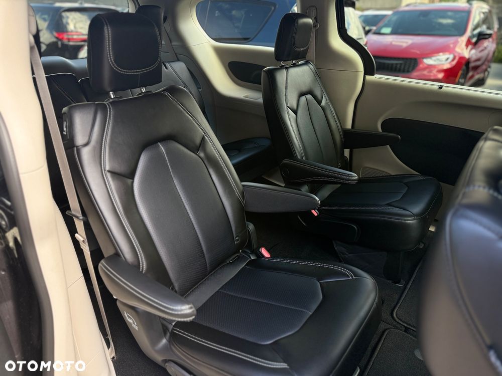 Chrysler Pacifica - 20