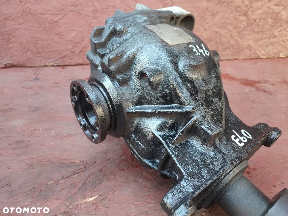 BMW E60 / E61 ORYGINALNY DYFERENCJAŁ TYŁ / DYFER / PRZEKŁADNIA TYŁ DUŻA GŁOWA O PRZEŁOŻENIU 3.46 POD SKRZYNIĘ AUTOMAT I SILNIK M54B30 O NR.  33 10 7 516 882 OEM SPRAWNY W 100% - 7